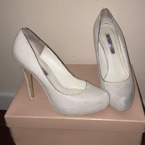 BCBGeneration white pumps